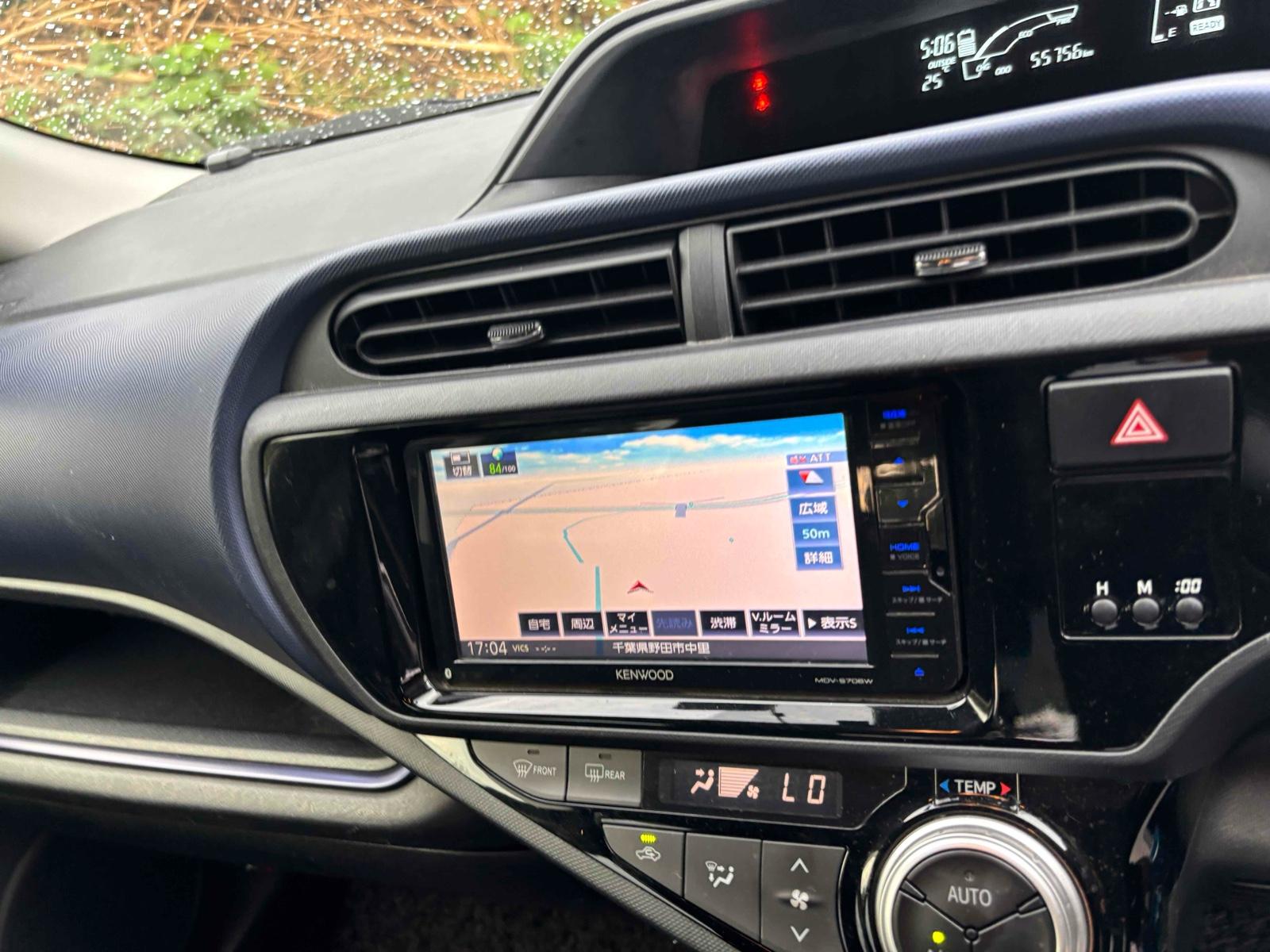 TOYOTA AQUA S Image 12