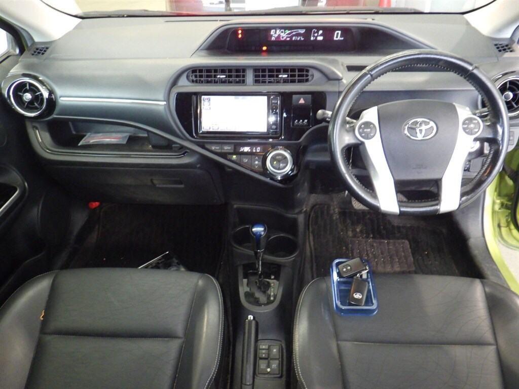 TOYOTA AQUA G BLACK SOFT LEATHER SELECTION Image 5
