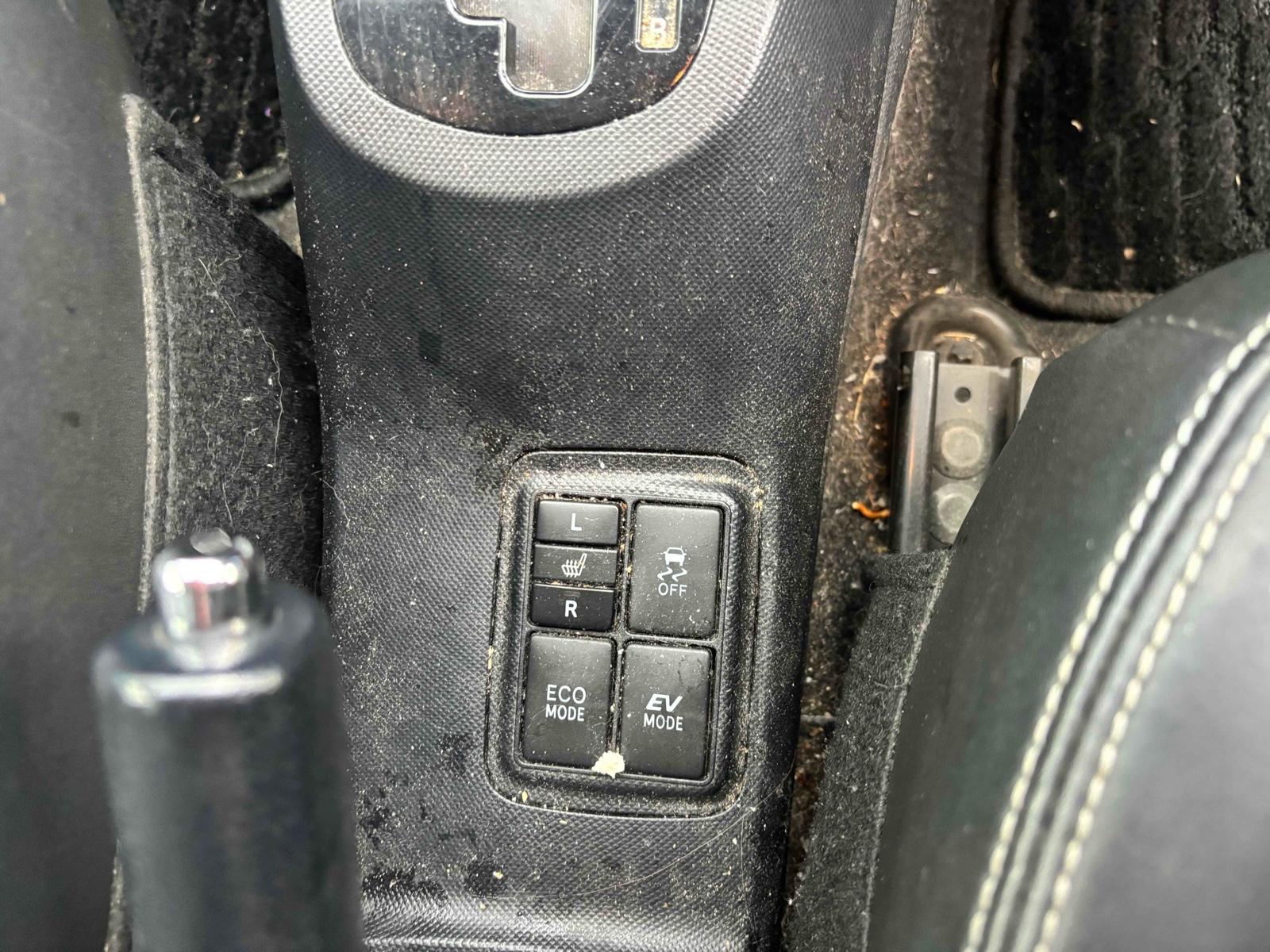 TOYOTA AQUA G BLACK SOFT LEATHER SELECTION Image 11