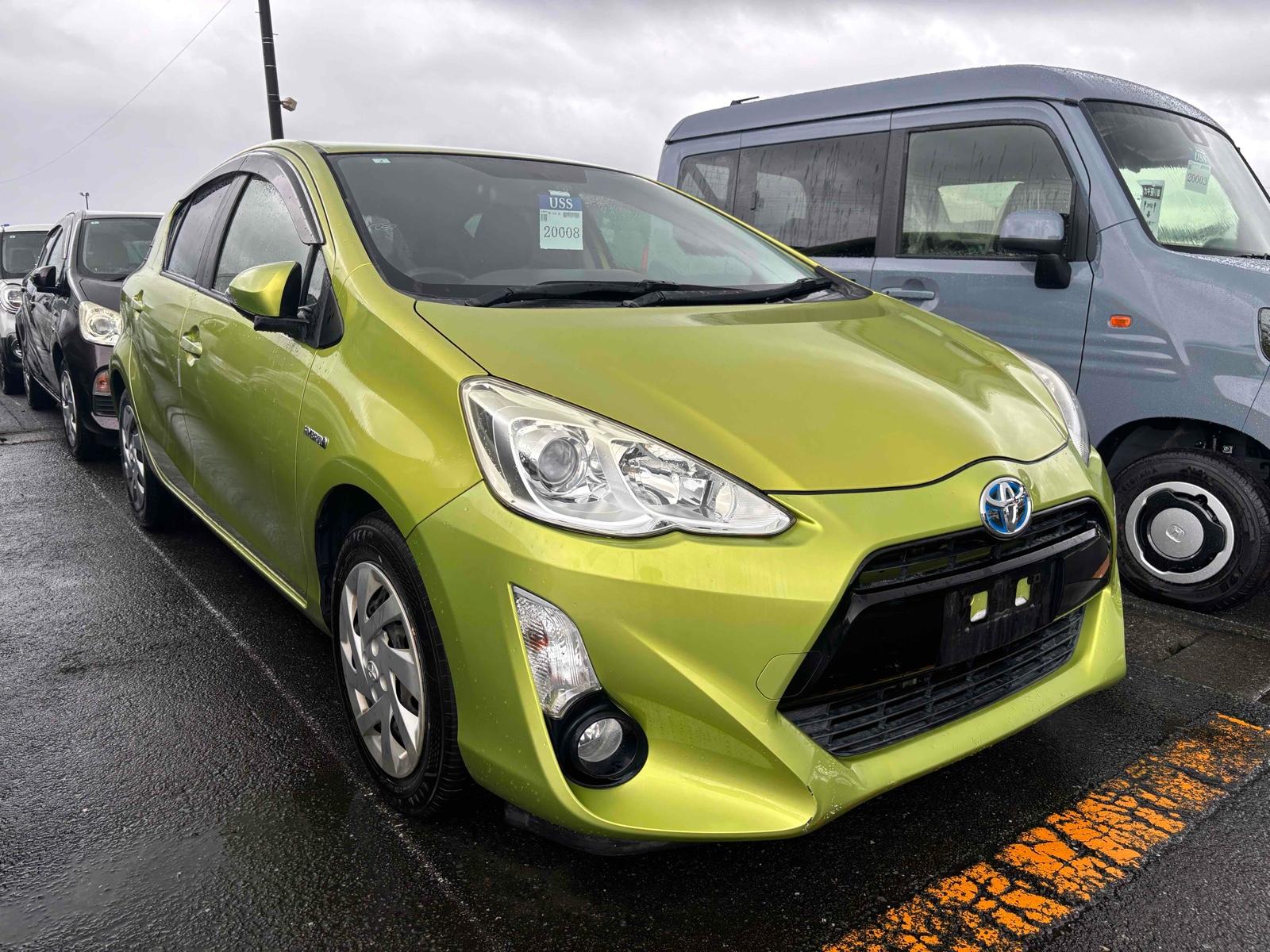 2015 Toyota AQUA 88,000 km