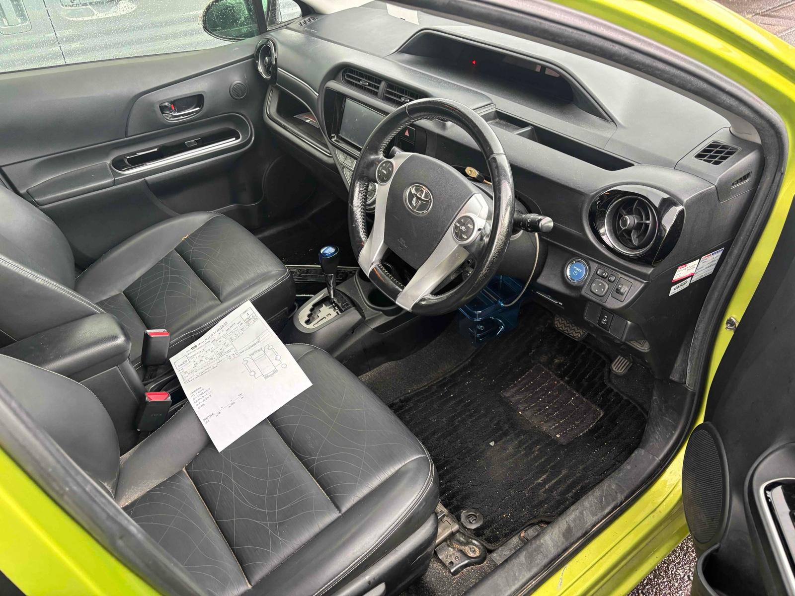 TOYOTA AQUA G BLACK SOFT LEATHER SELECTION Image 9