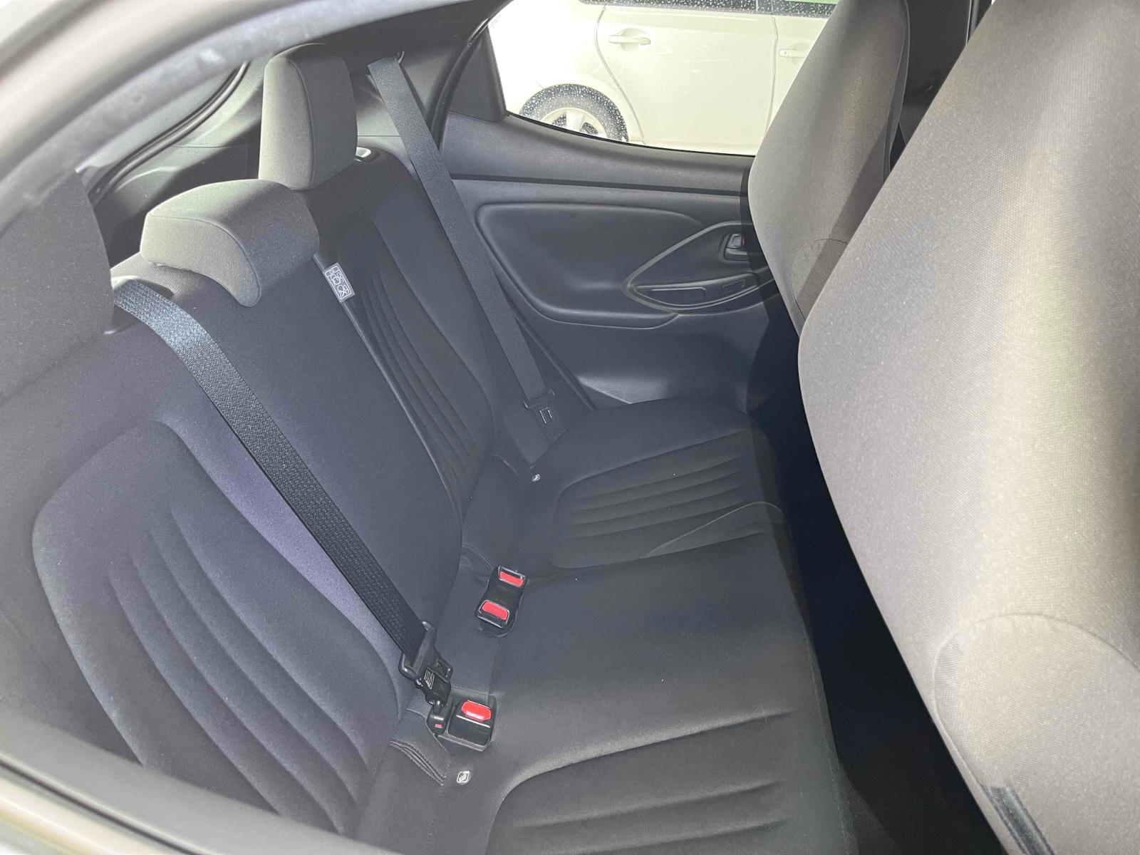 TOYOTA YARIS HYBRID X Image 13