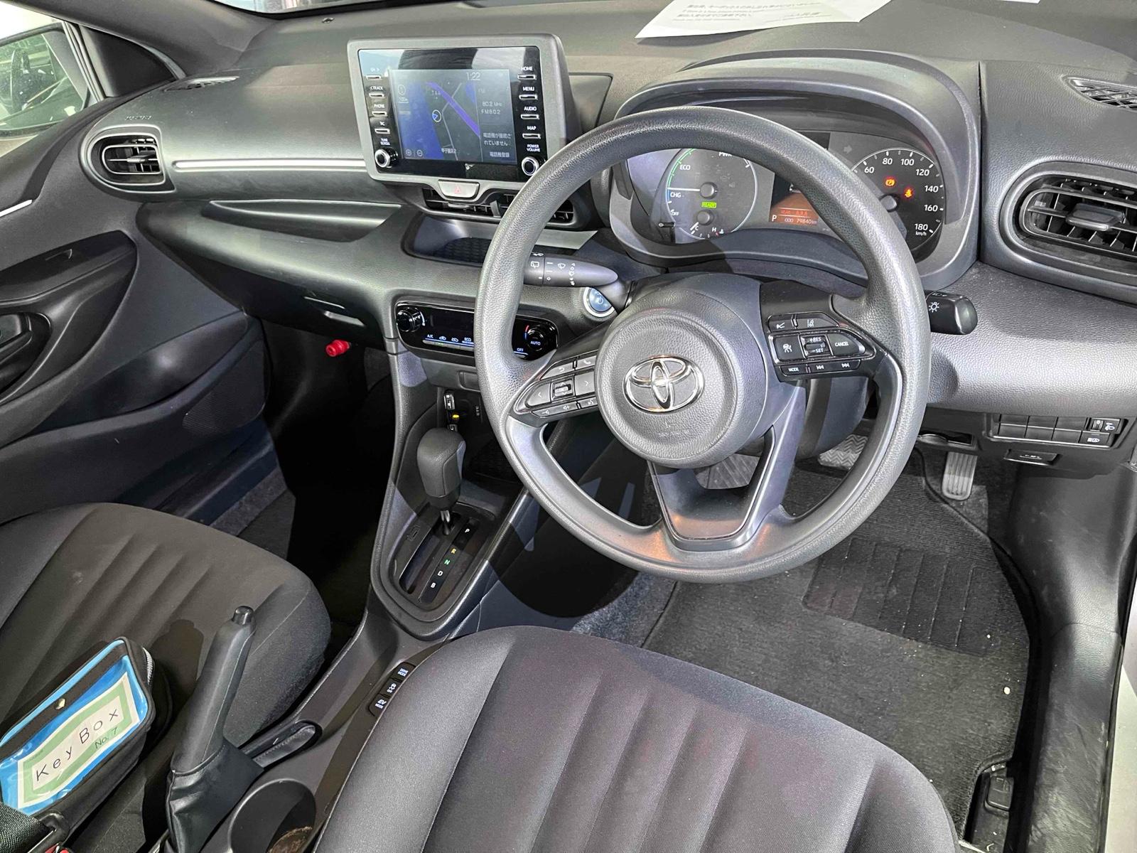 TOYOTA YARIS HYBRID X Image 8