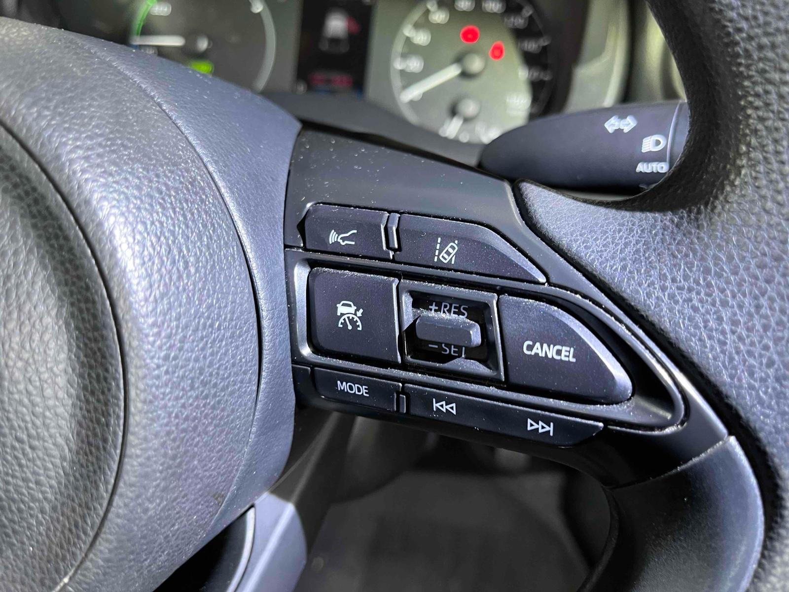 TOYOTA YARIS HYBRID X Image 14
