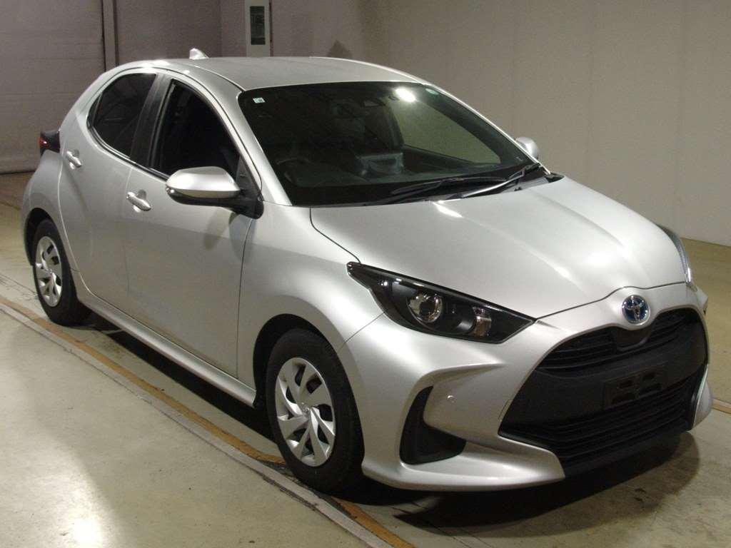 TOYOTA YARIS HYBRID X Image 6