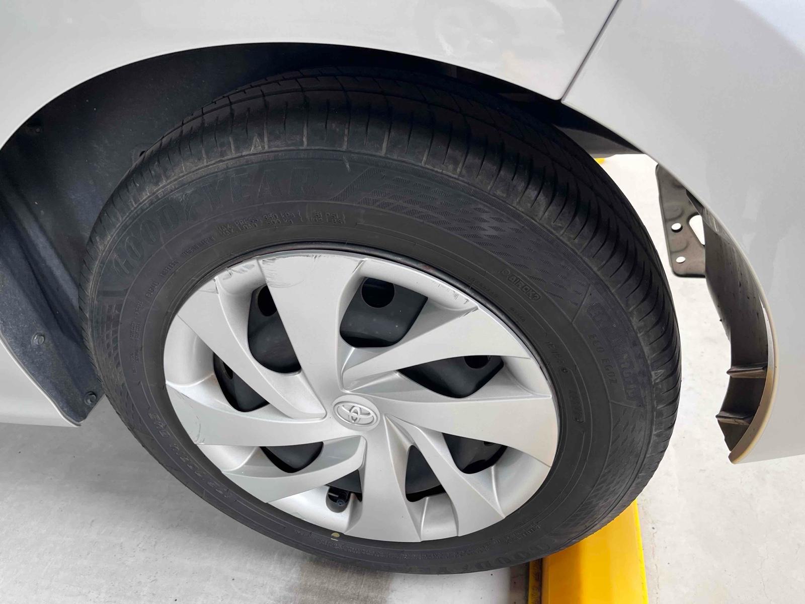 TOYOTA YARIS HYBRID X Image 19