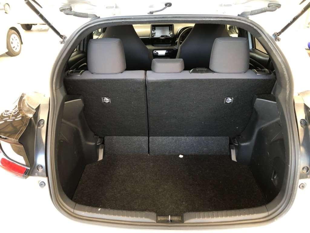 TOYOTA YARIS HYBRID X Image 10