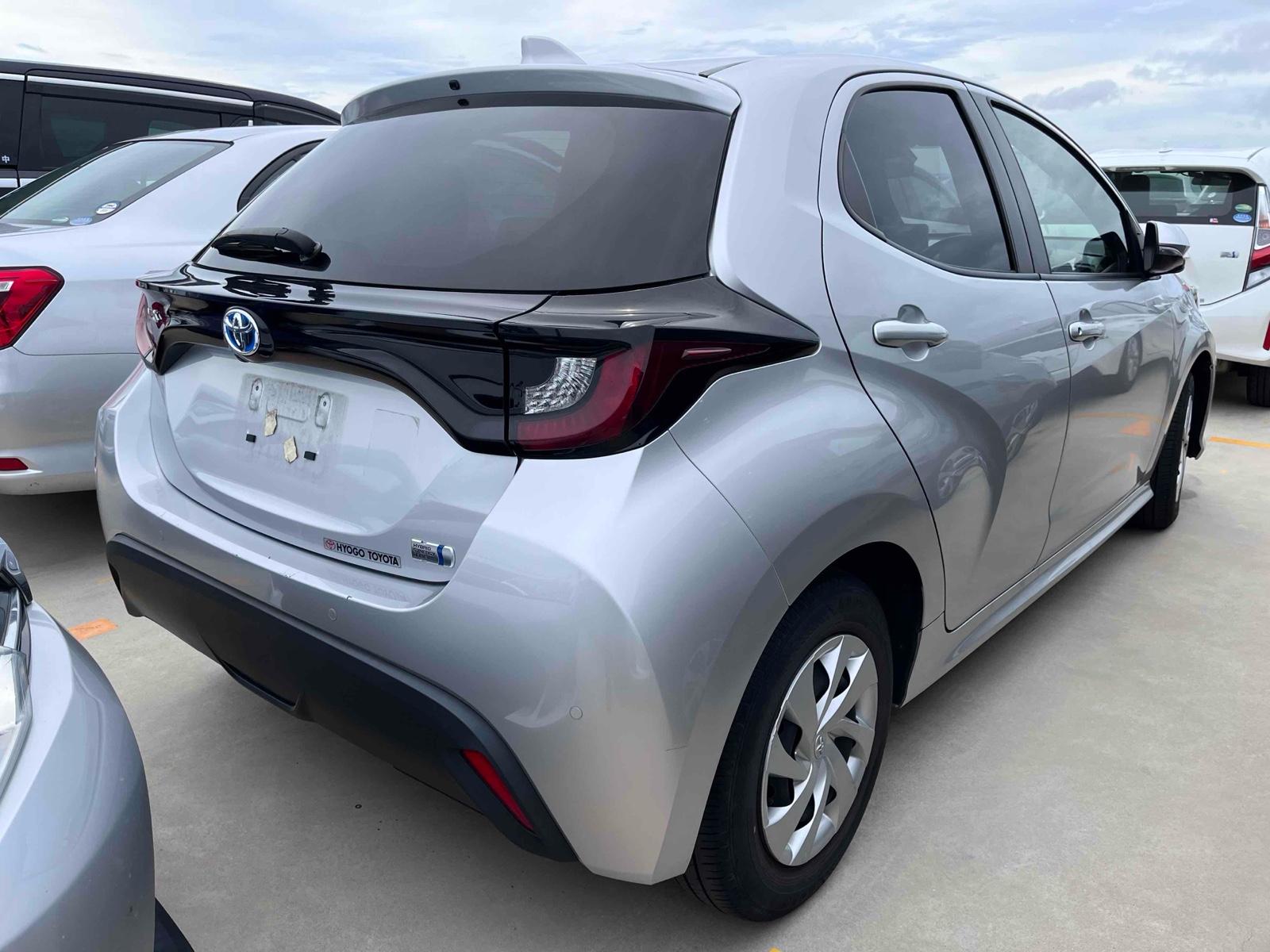 TOYOTA YARIS HYBRID X Image 11