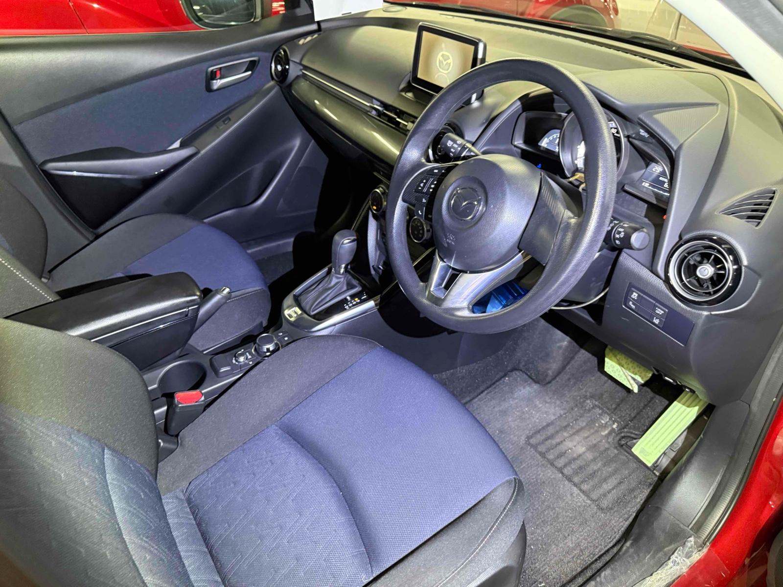 MAZDA DEMIO 13S Image 9