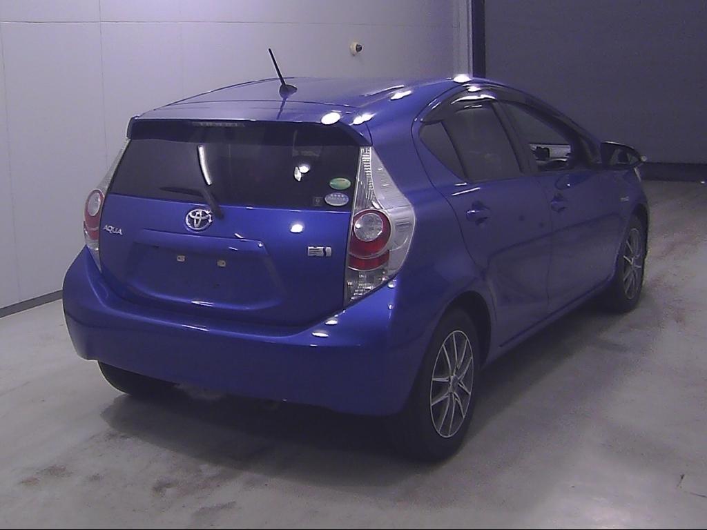 TOYOTA AQUA S Image 2