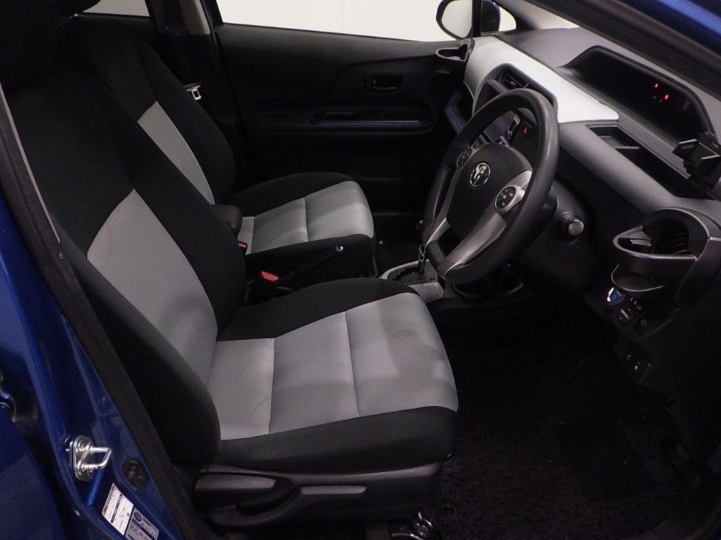 TOYOTA AQUA S Image 6