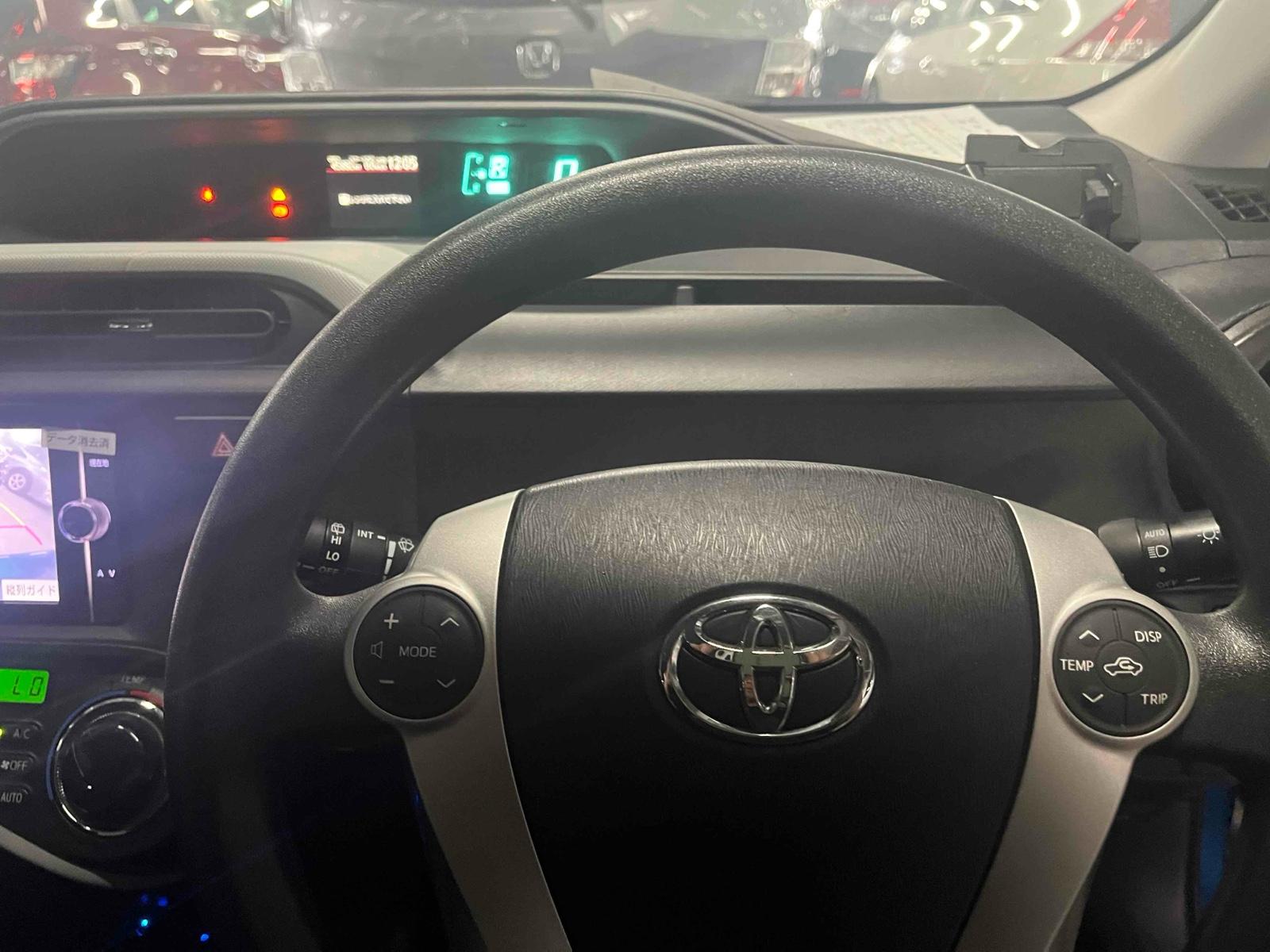 TOYOTA AQUA S Image 25