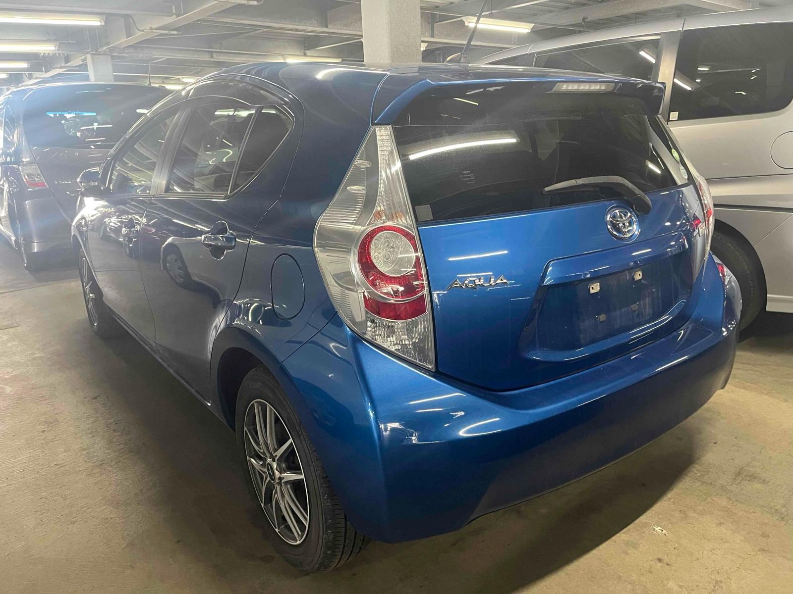 TOYOTA AQUA S Image 11