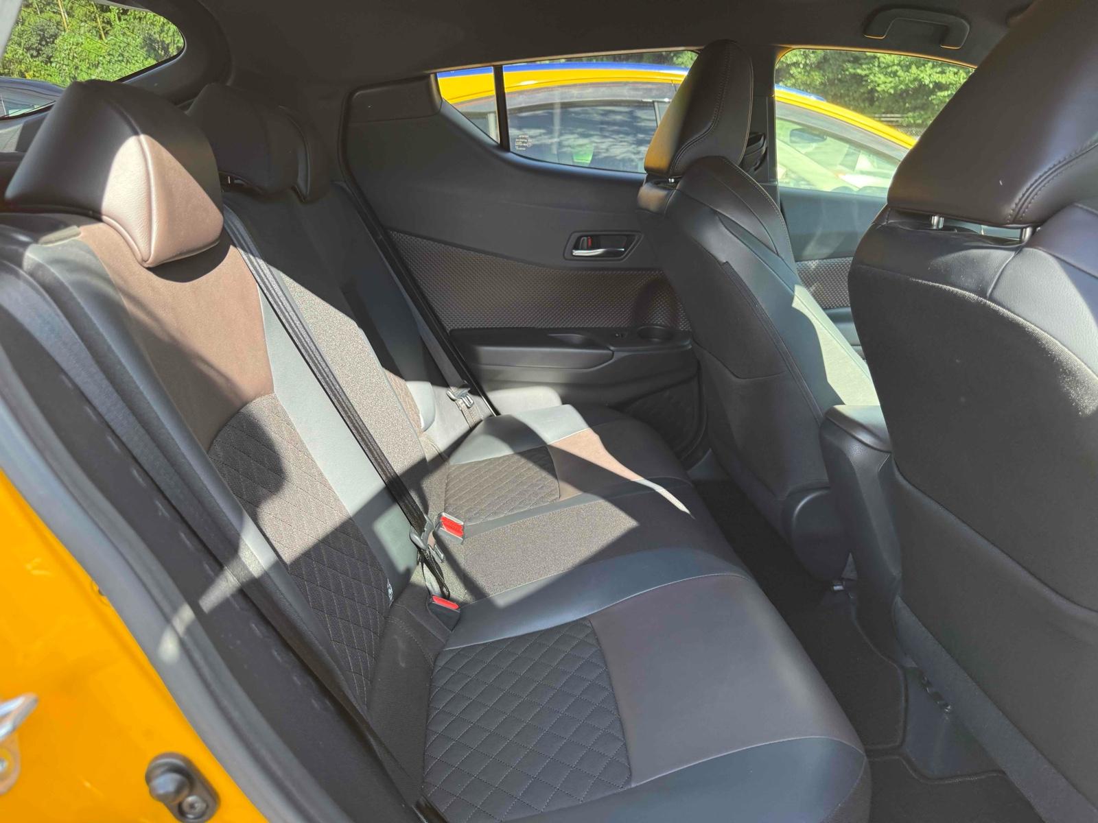 TOYOTA C-HR G Image 12
