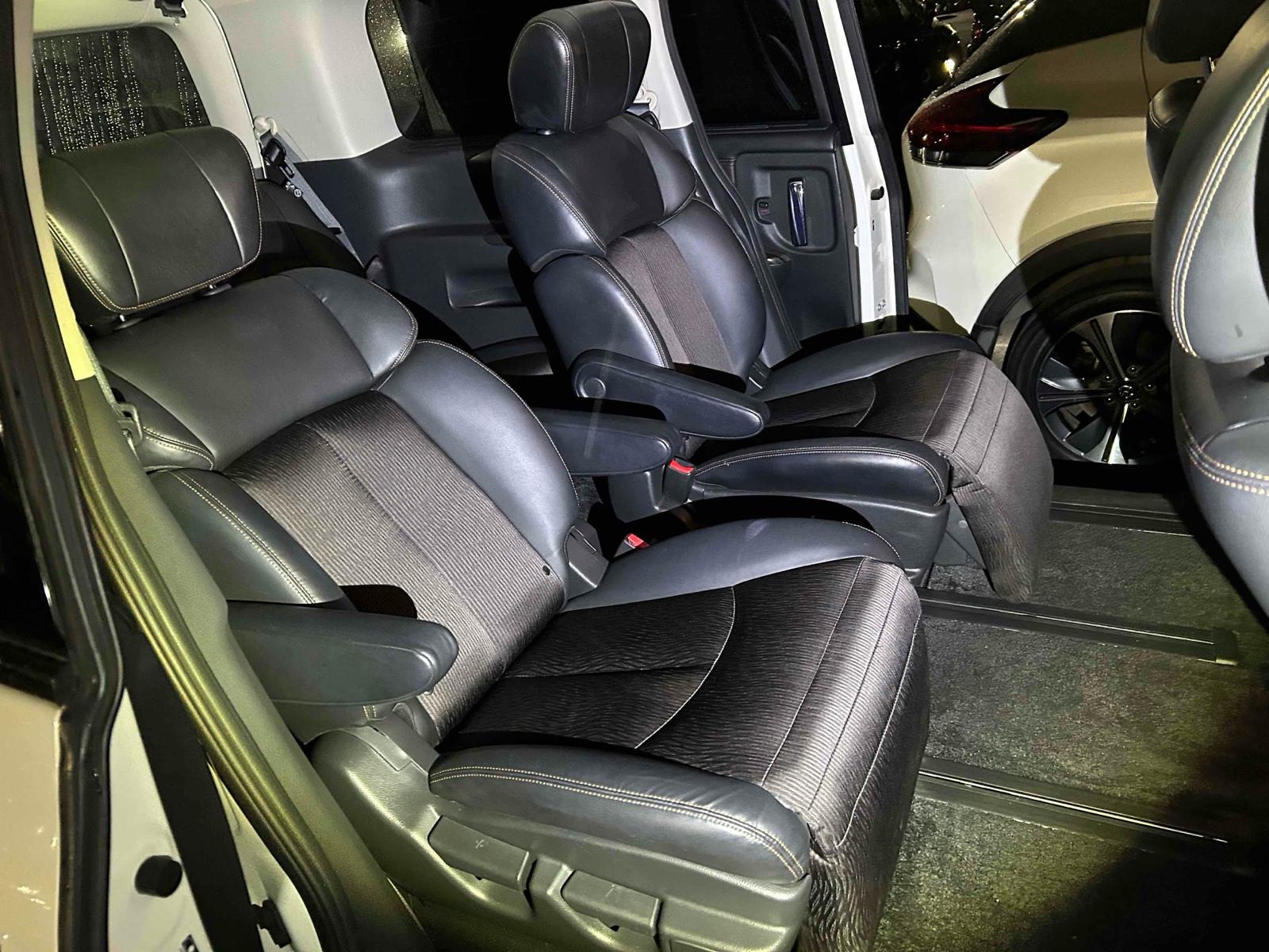 NISSAN ELGRAND 5D 250 HIGHWAY STAR S Image 23