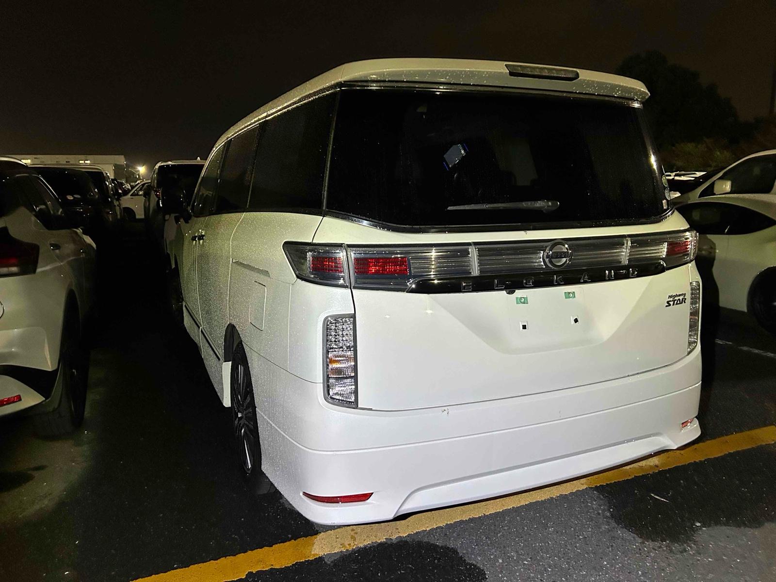 NISSAN ELGRAND 5D 250 HIGHWAY STAR S Image 8