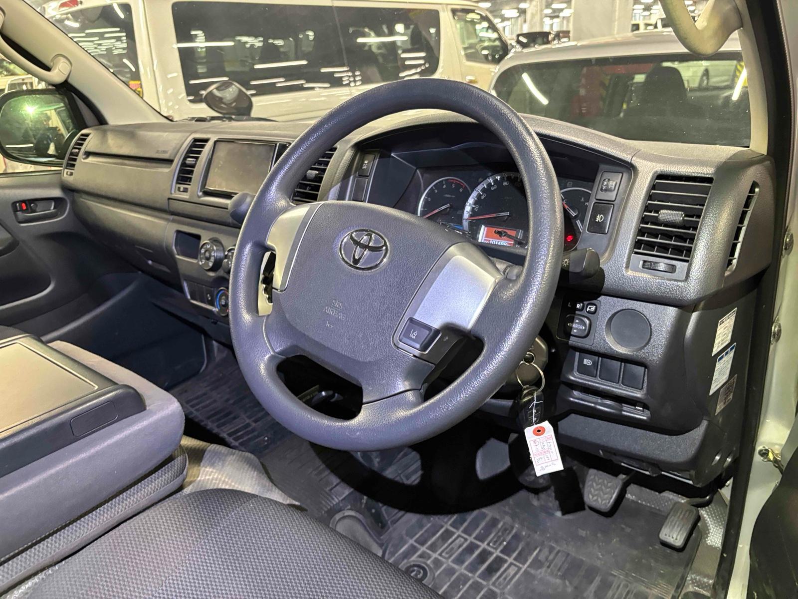 TOYOTA HIACE VAN LONGDX GL PACKAGE Image 12