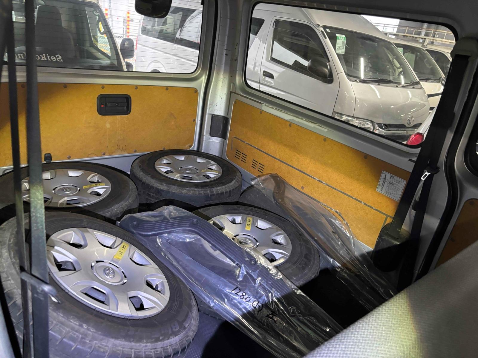 TOYOTA HIACE VAN LONGDX GL PACKAGE Image 36