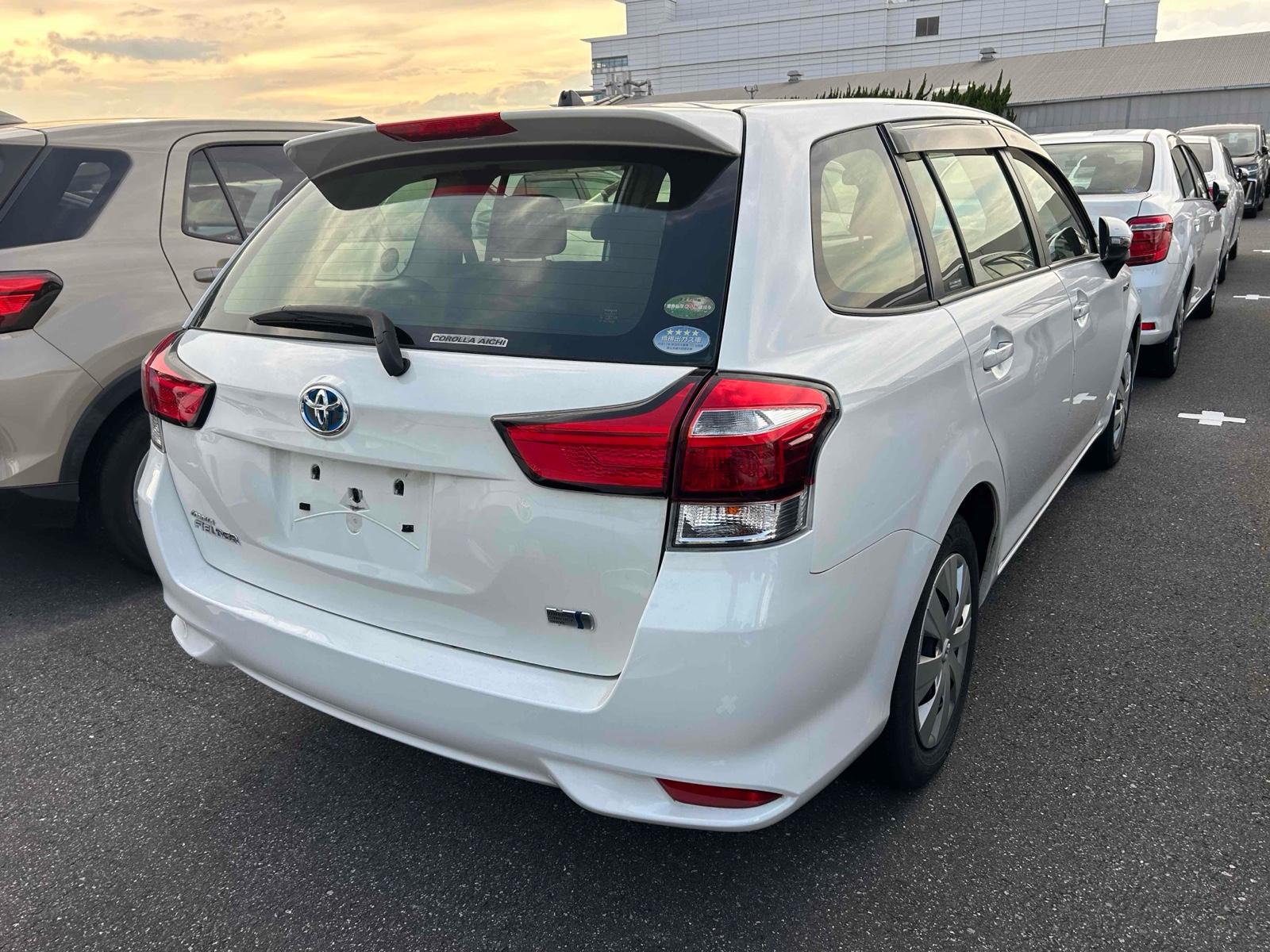 TOYOTA COROLLA FIELDER HYBRID Image 2