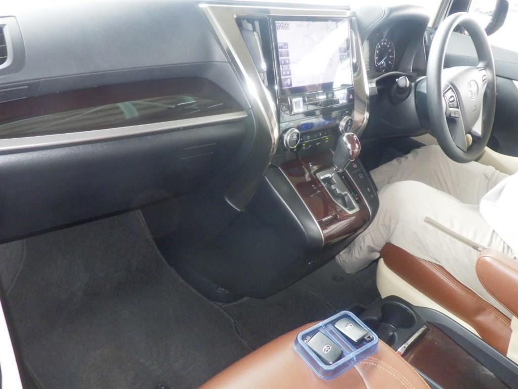 TOYOTA VELLFIRE 2.5X Image 3