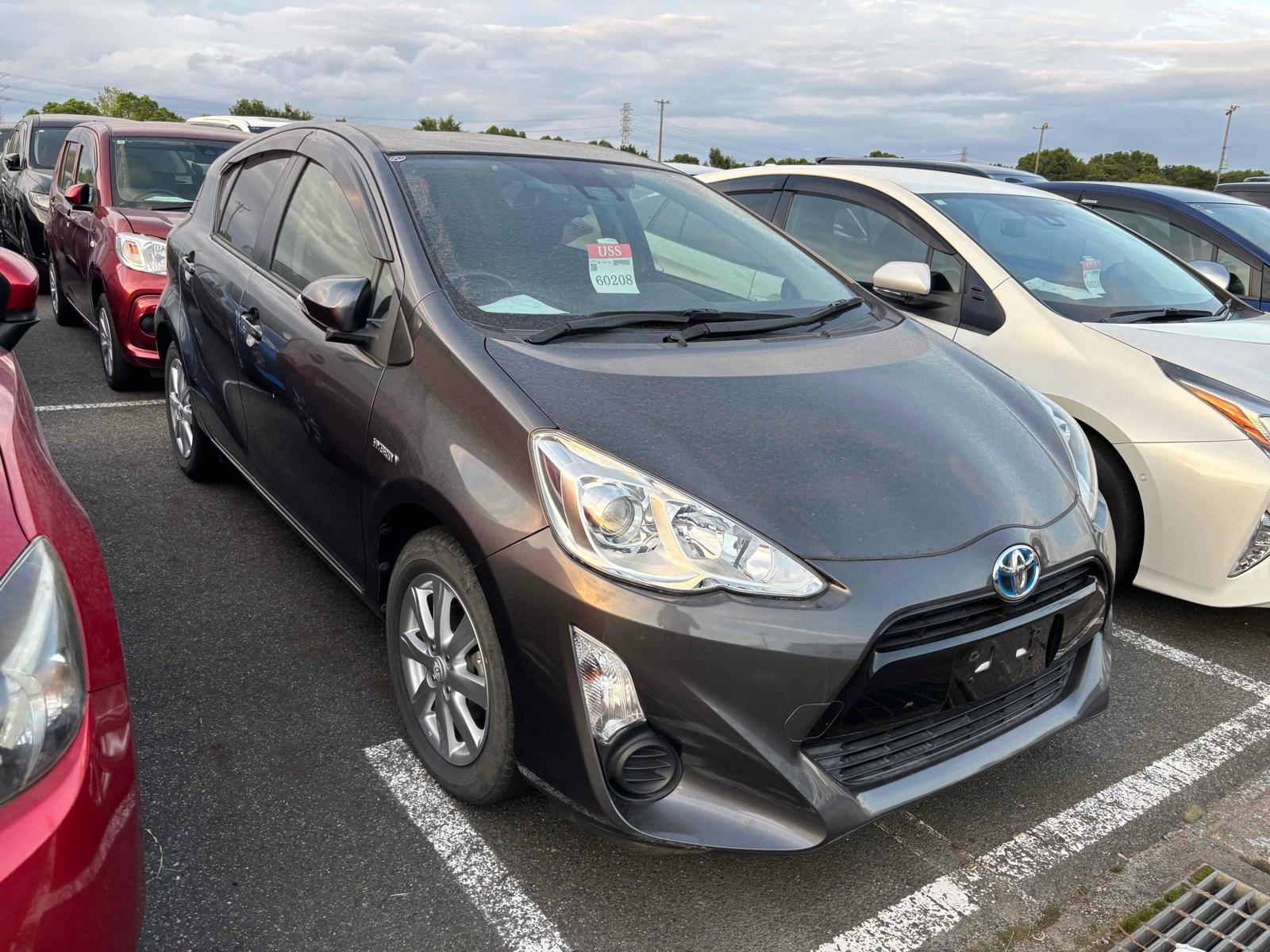 TOYOTA AQUA G BLACK SOFT LEATHER SELECTION Image 7