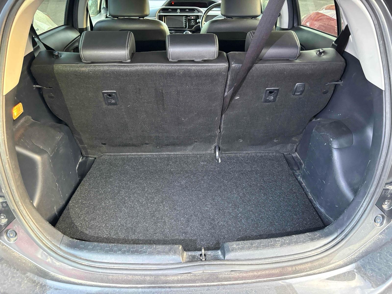 TOYOTA AQUA G BLACK SOFT LEATHER SELECTION Image 11
