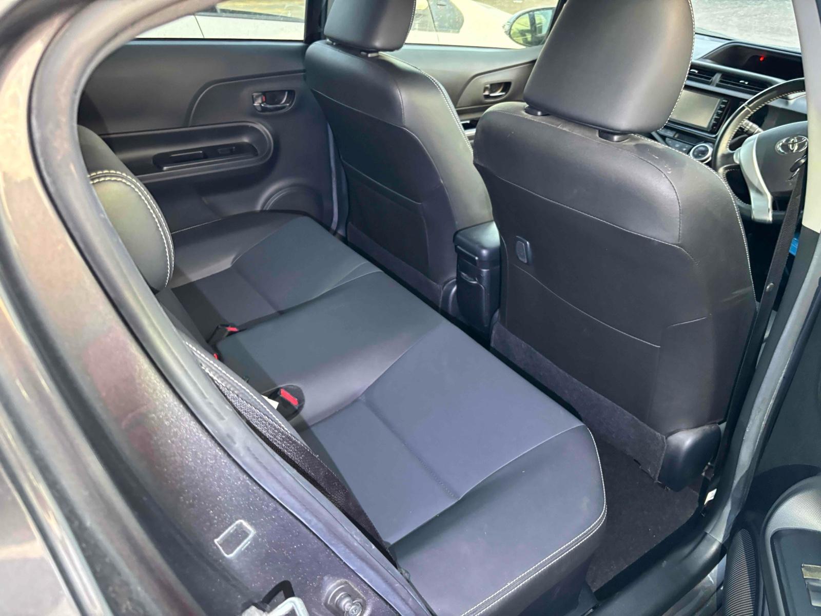 TOYOTA AQUA G BLACK SOFT LEATHER SELECTION Image 10