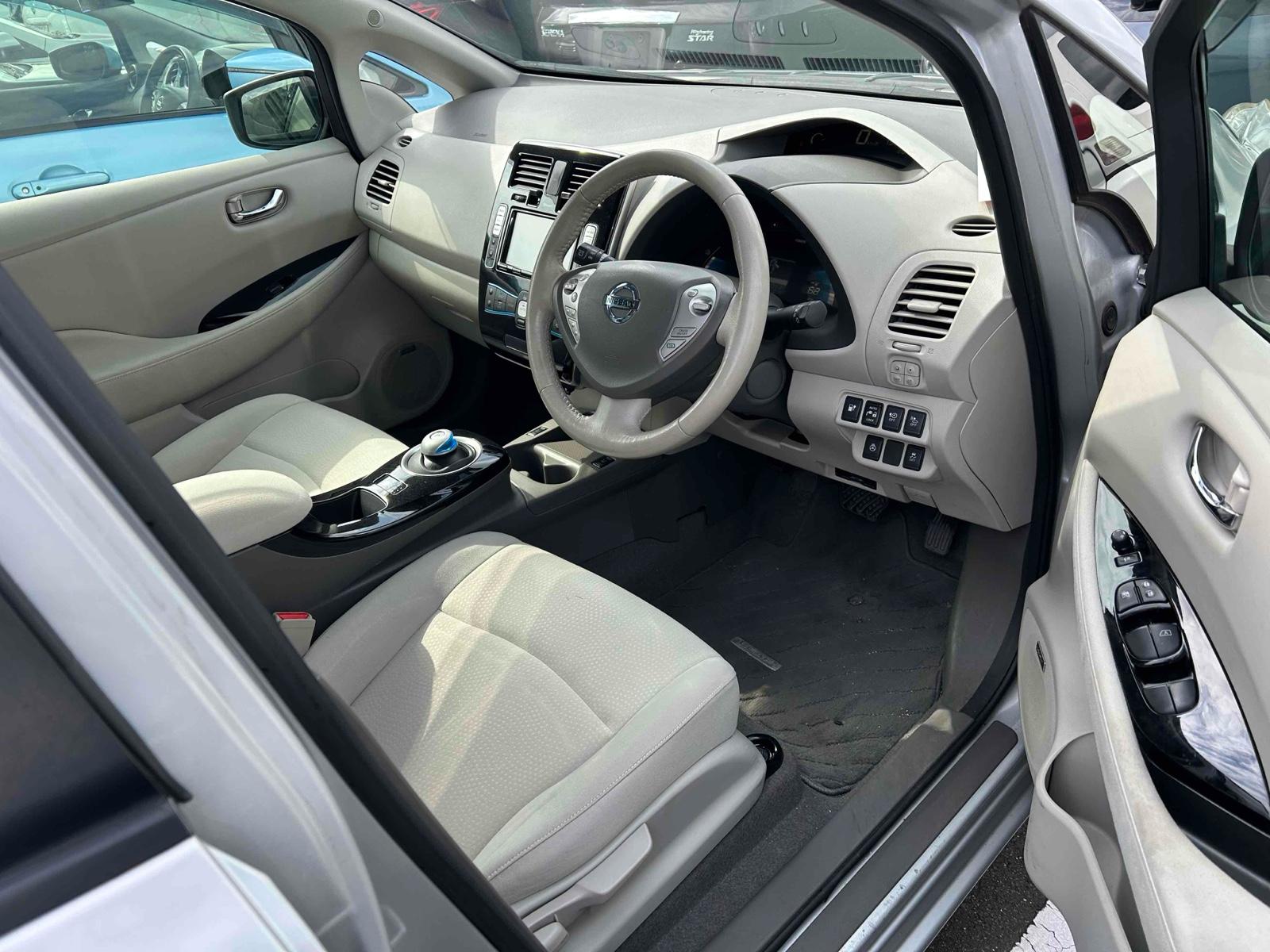 NISSAN LEAF  Image 8