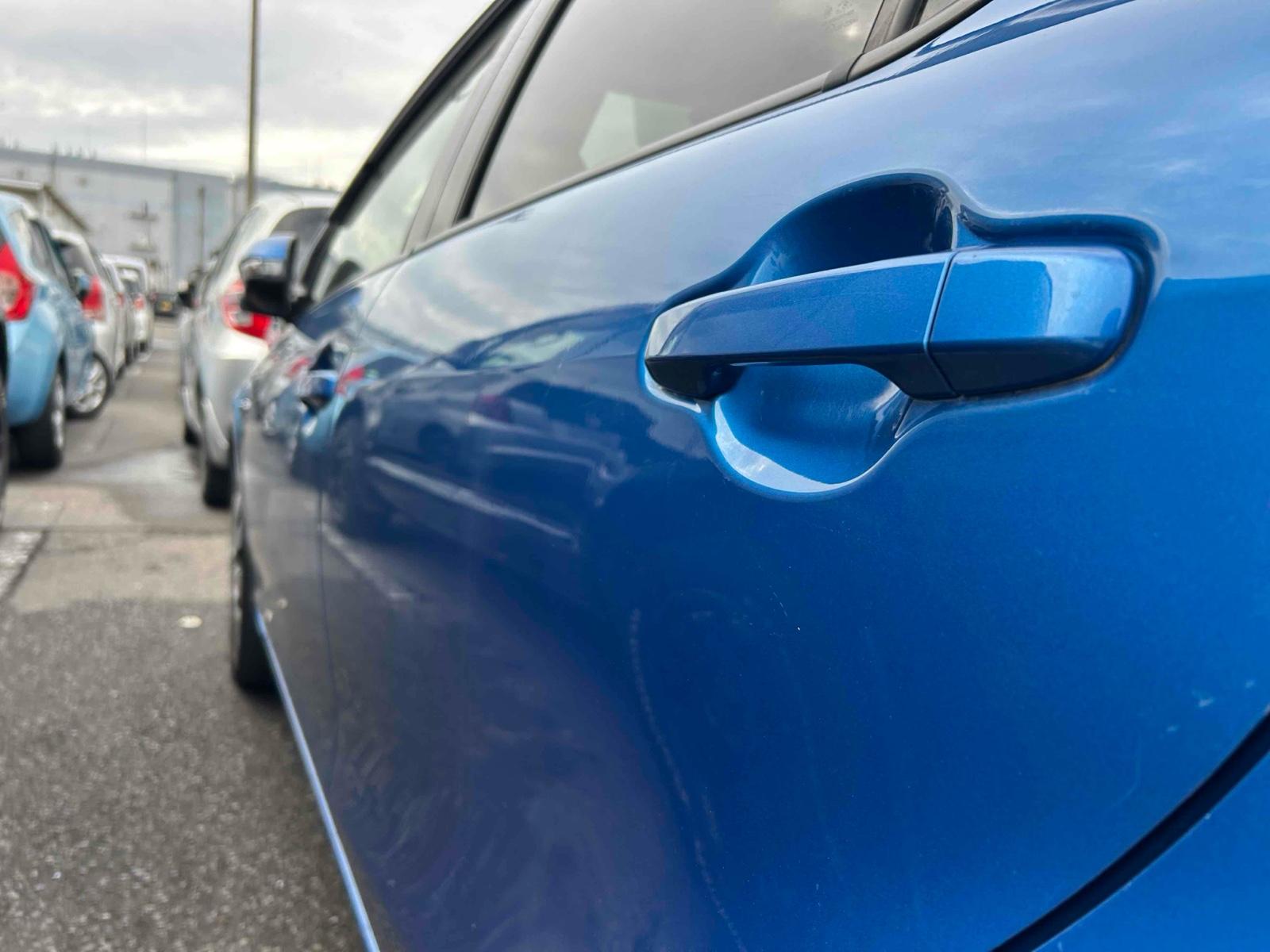 TOYOTA AQUA S Image 16