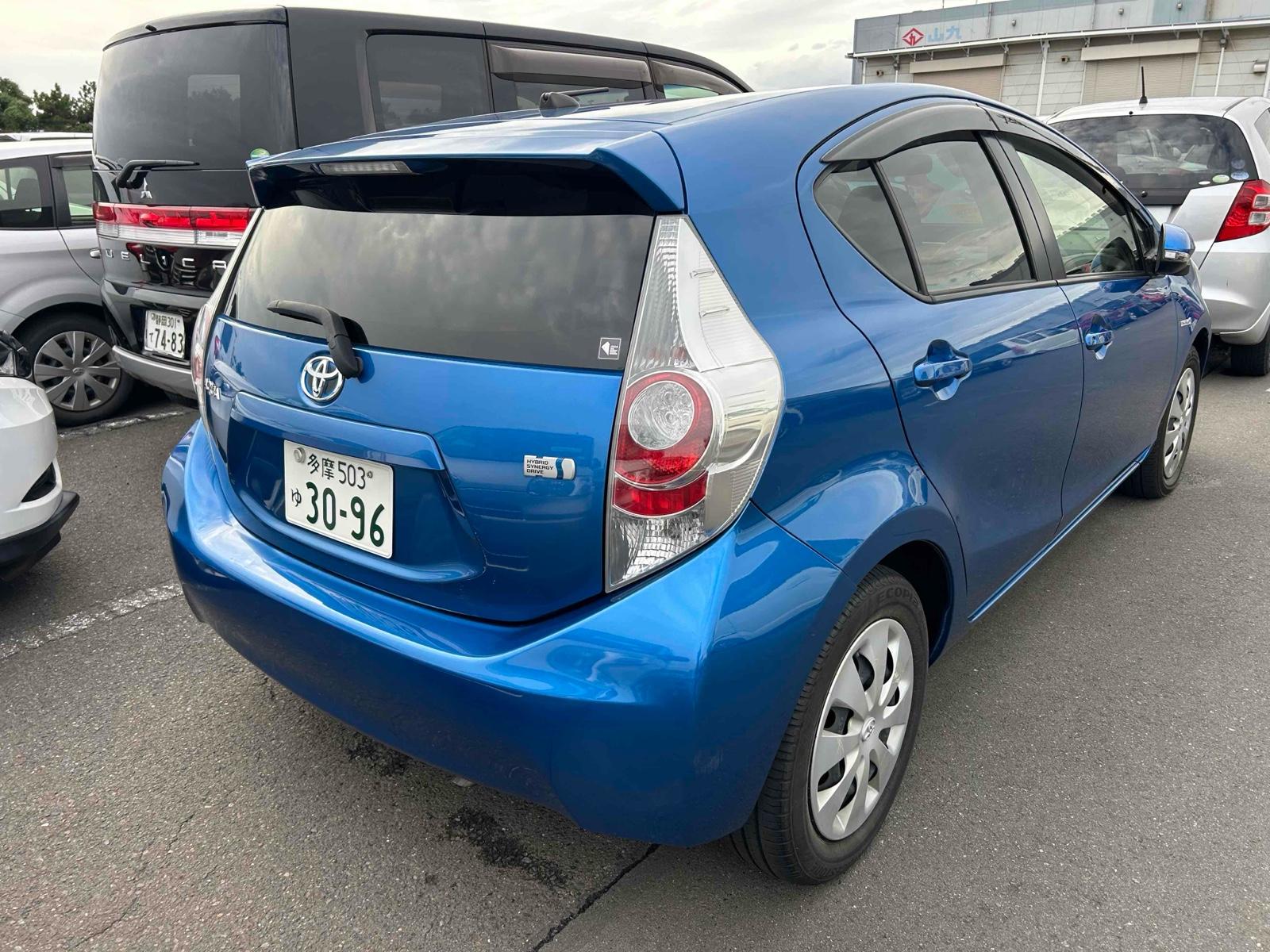 TOYOTA AQUA S Image 2