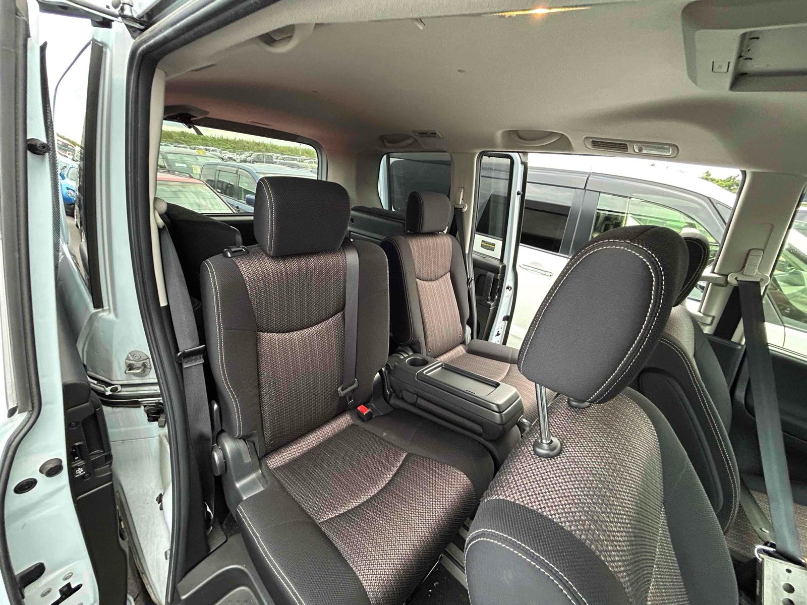 NISSAN SERENA S-HV ADVANCED SAFTY P Image 10