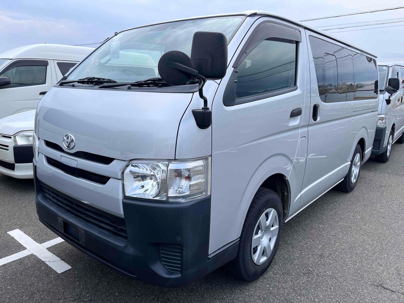 TOYOTA HIACE VAN LONGDX 4WD Image 10