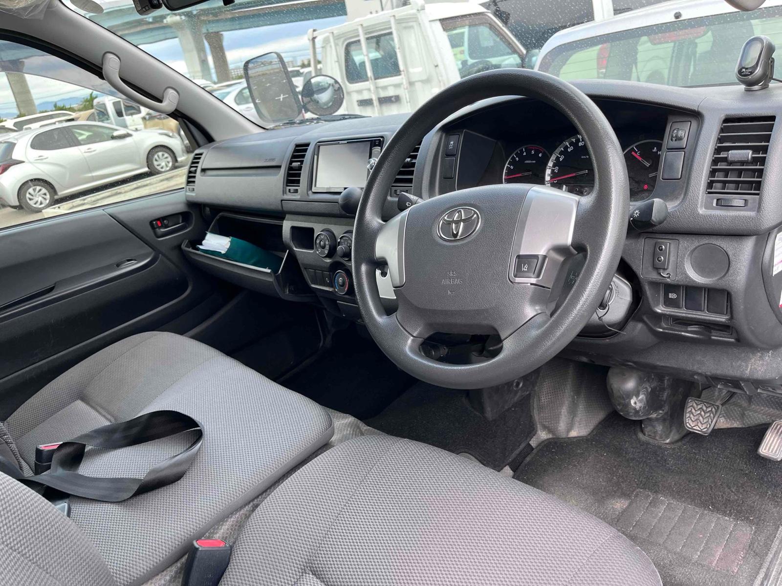 TOYOTA HIACE VAN LONGDX 4WD Image 13