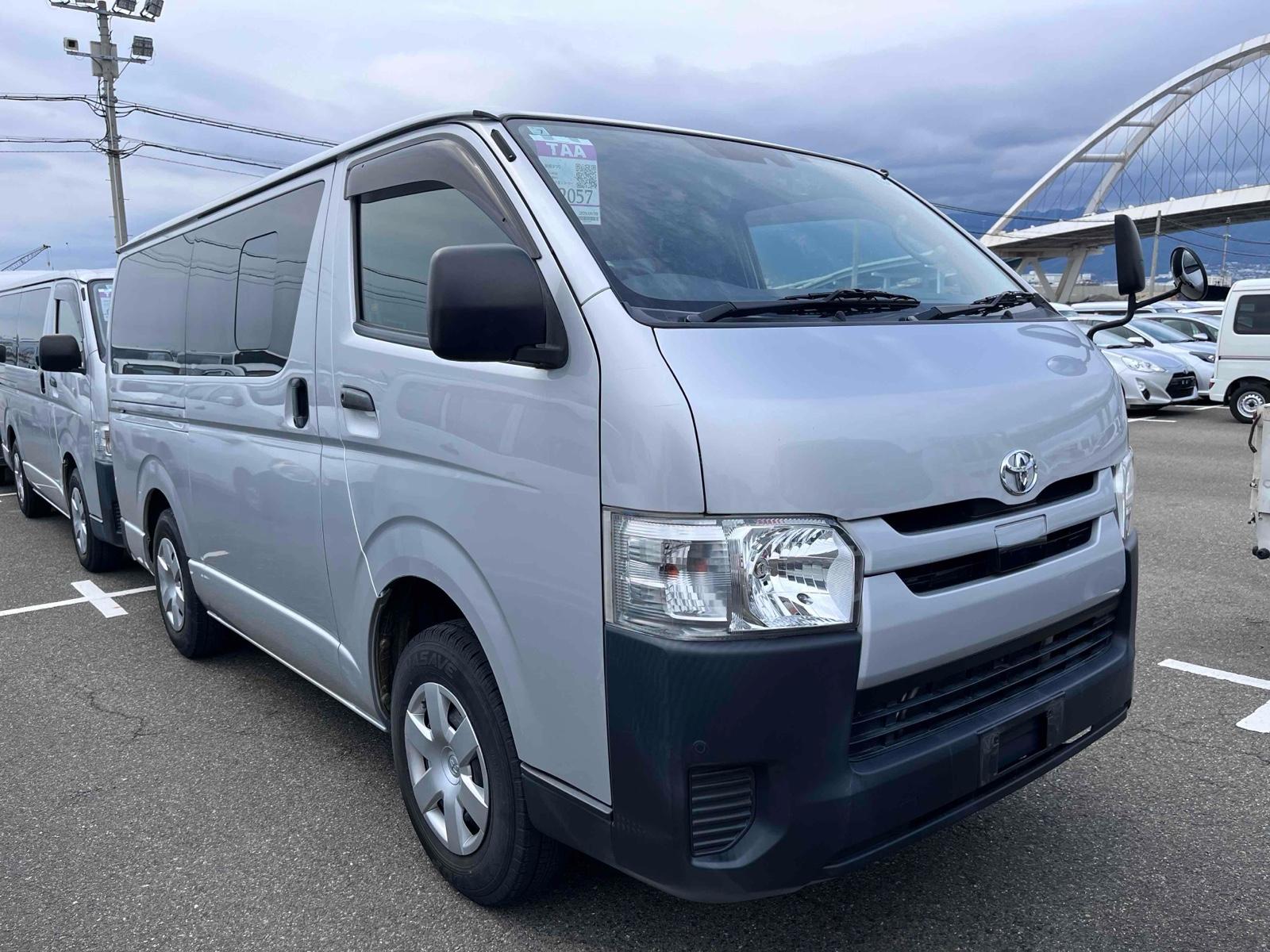 TOYOTA HIACE VAN LONGDX 4WD Image 9