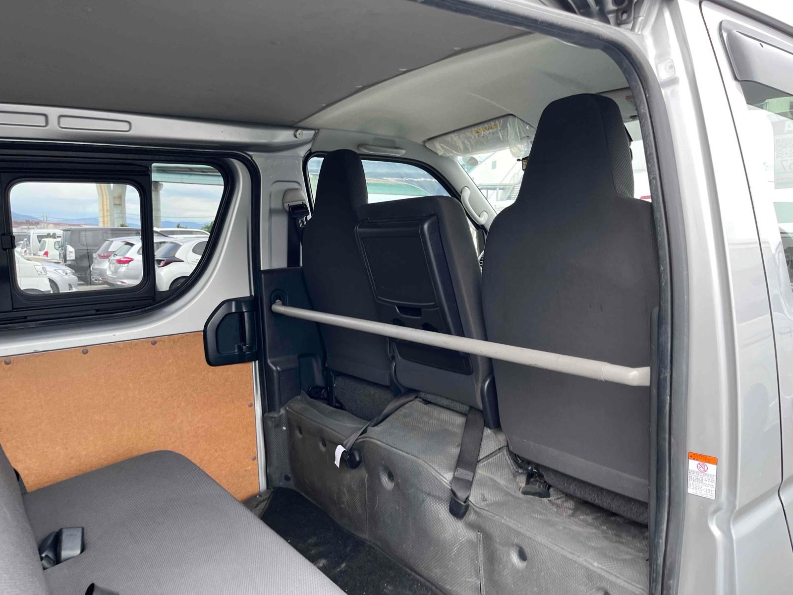 TOYOTA HIACE VAN LONGDX 4WD Image 16