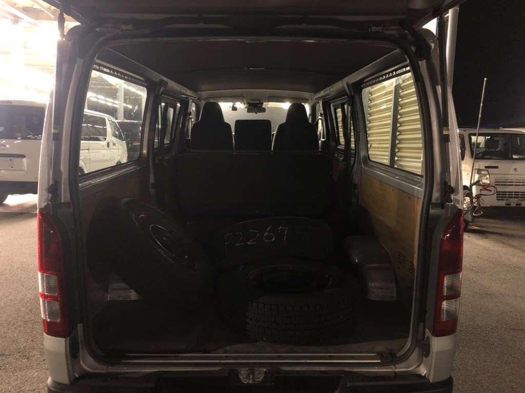 TOYOTA HIACE VAN LONGDX 4WD Image 8
