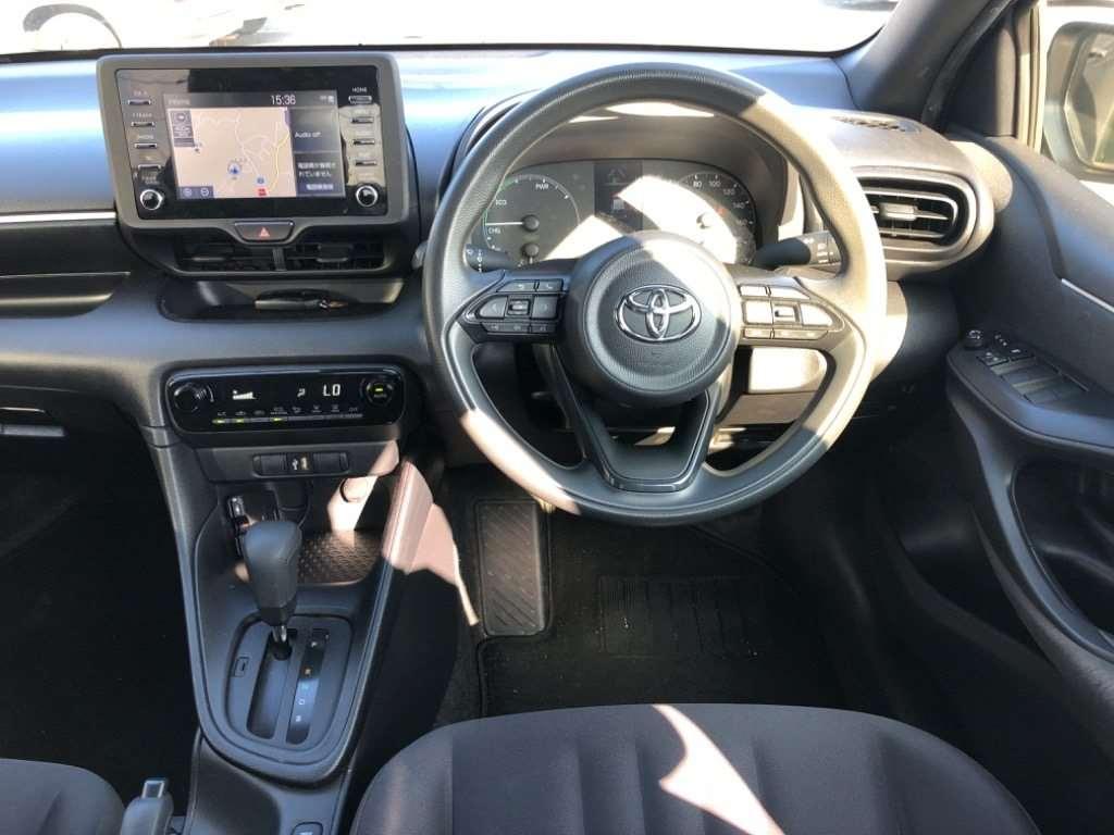 TOYOTA YARIS HYBRID X Image 8
