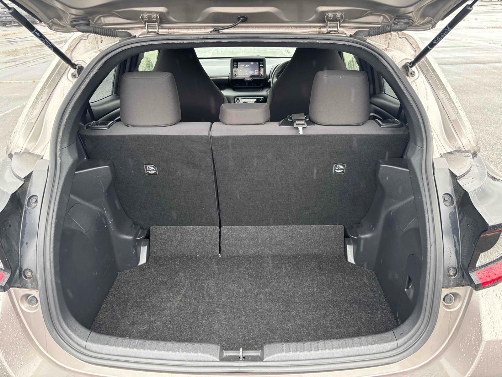 TOYOTA YARIS HYBRID X Image 15