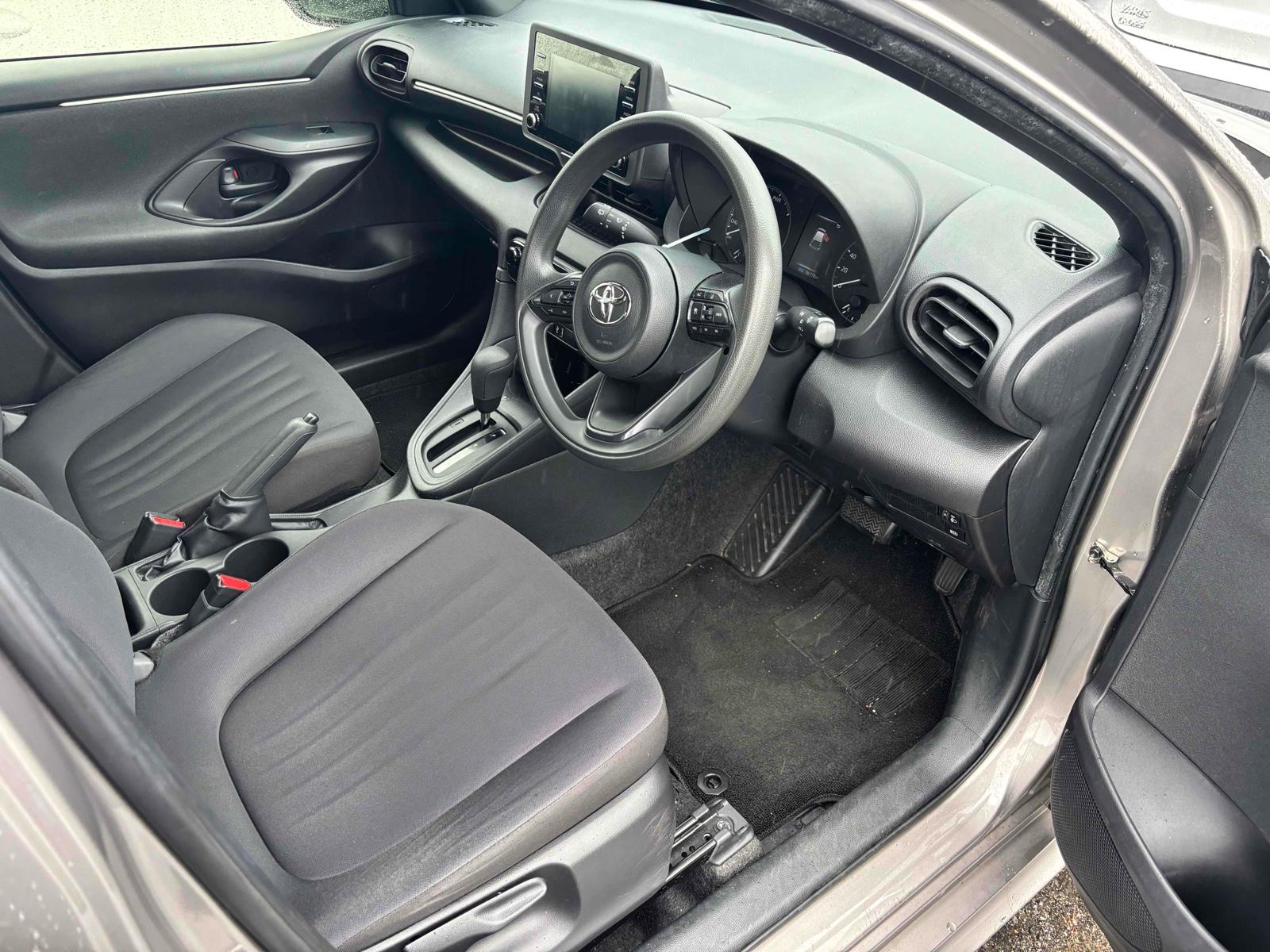 TOYOTA YARIS HYBRID X Image 10