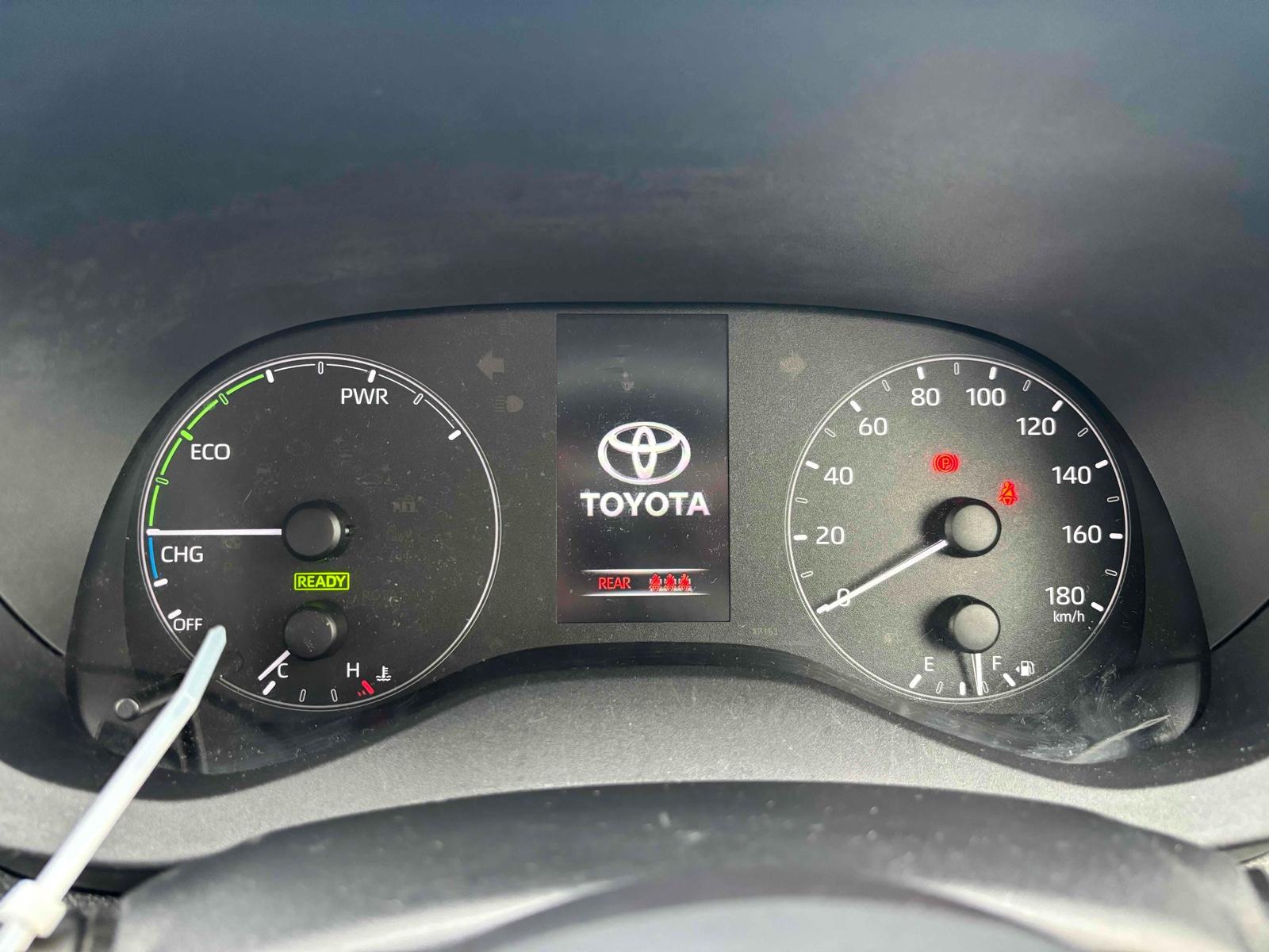TOYOTA YARIS HYBRID X Image 13