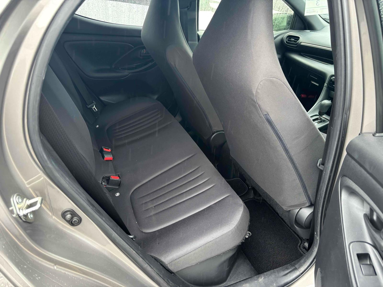 TOYOTA YARIS HYBRID X Image 11