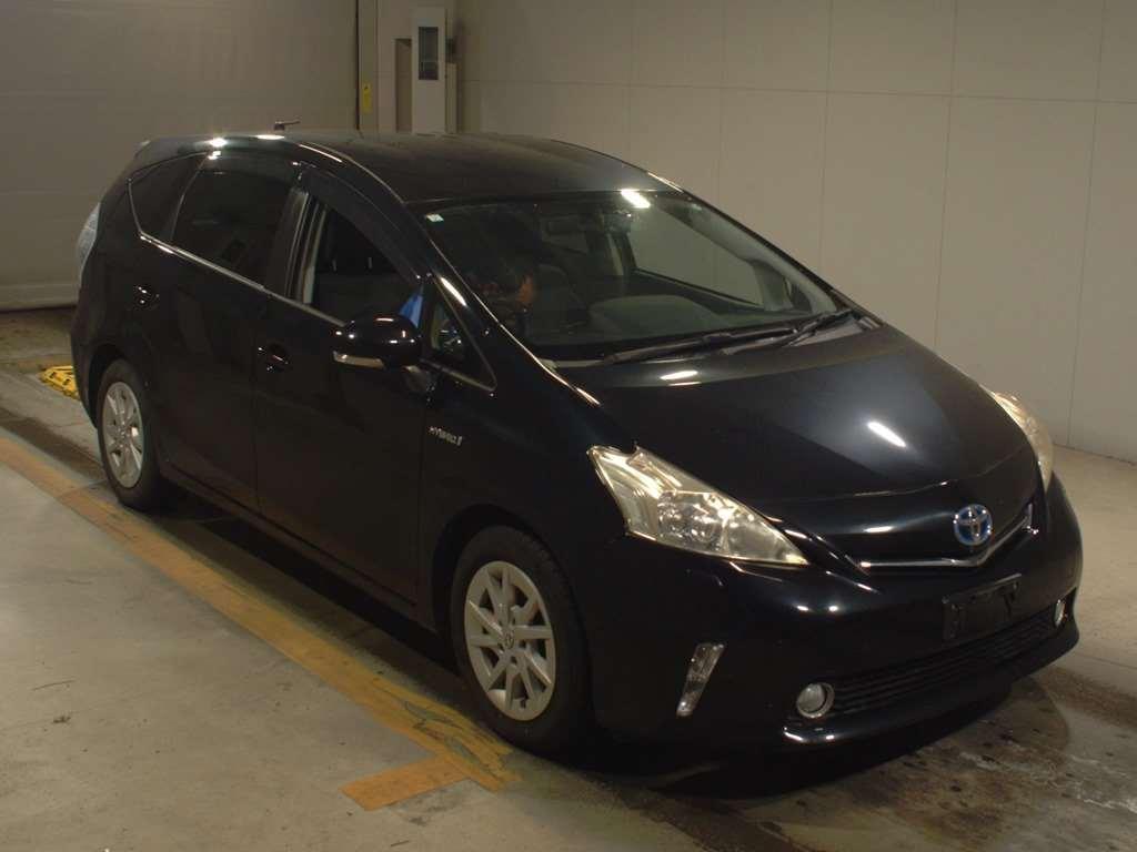 TOYOTA PRIUS ALPHA S Image 6