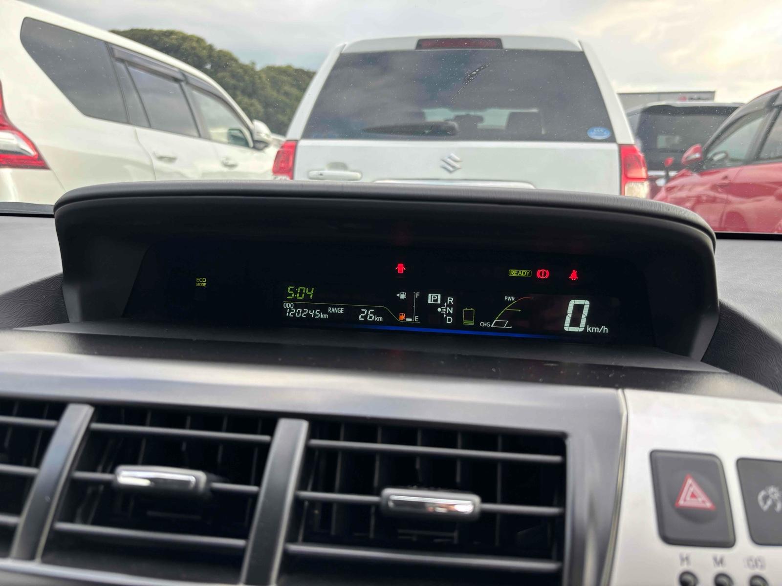 TOYOTA PRIUS ALPHA S Image 13