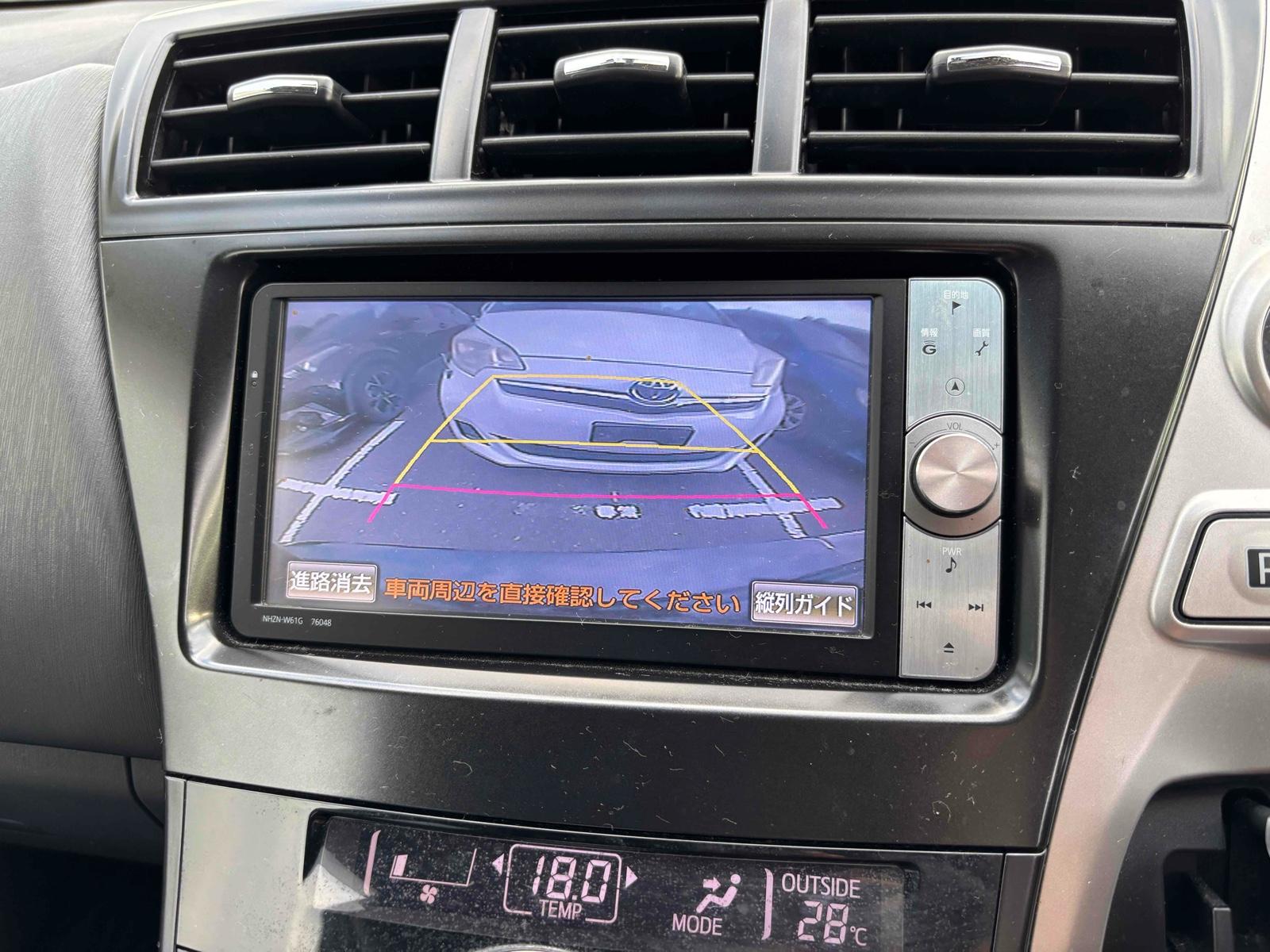 TOYOTA PRIUS ALPHA S Image 12