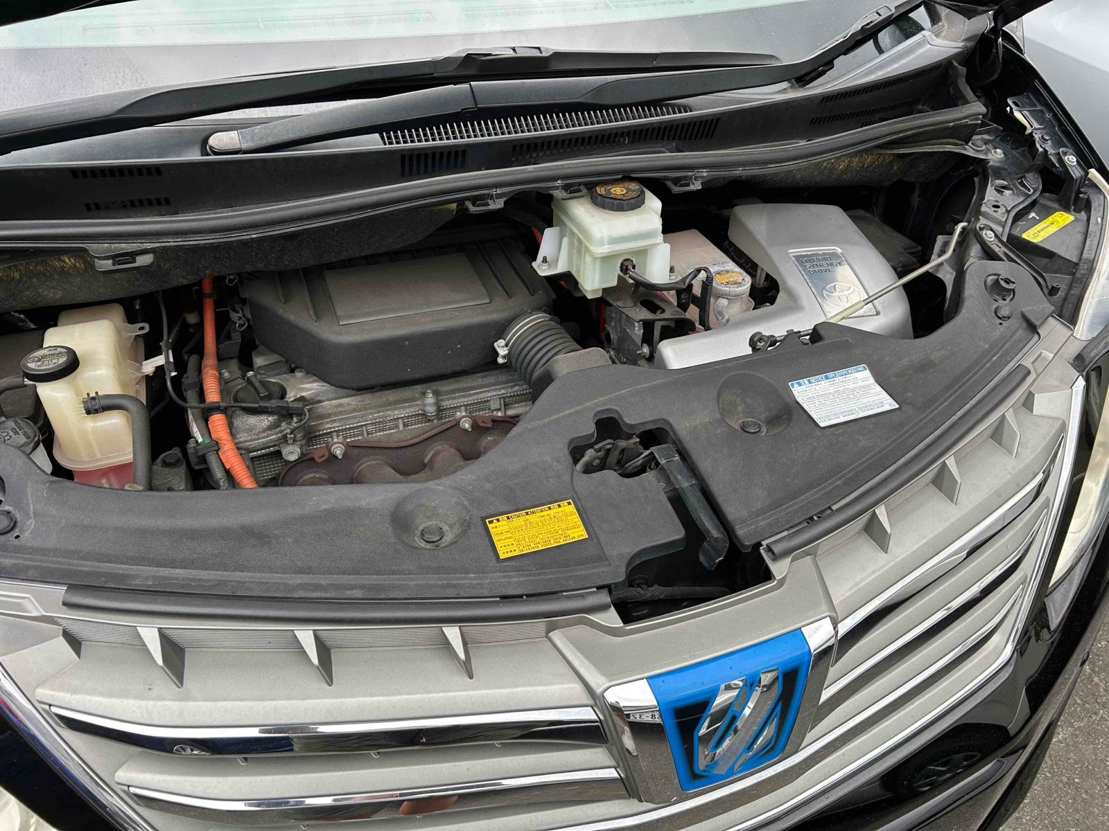 TOYOTA ALPHARD HYBRID X 4WD Image 18
