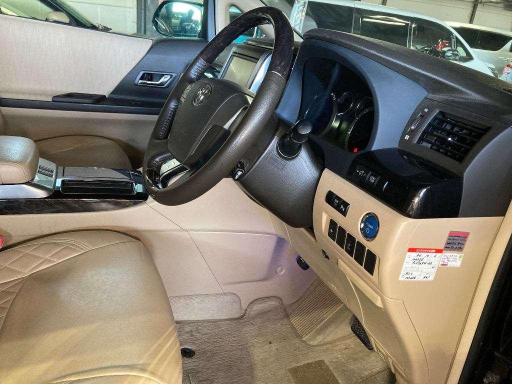 TOYOTA ALPHARD HYBRID X 4WD Image 3
