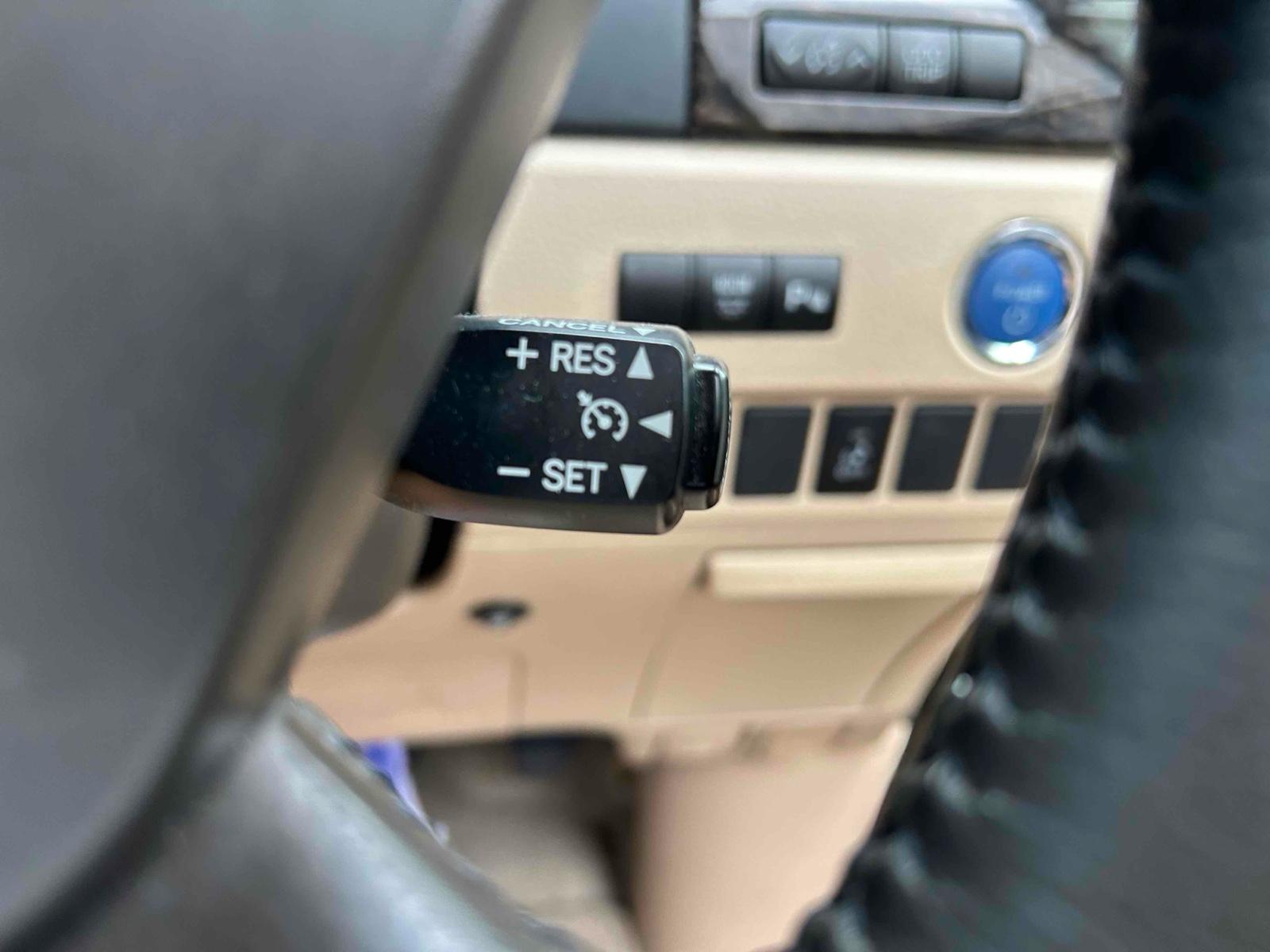 TOYOTA ALPHARD HYBRID X 4WD Image 16