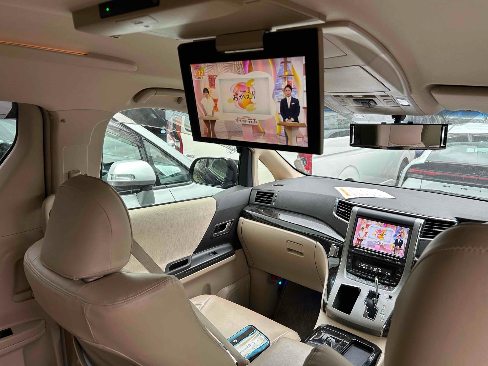 TOYOTA ALPHARD HYBRID X 4WD Image 17