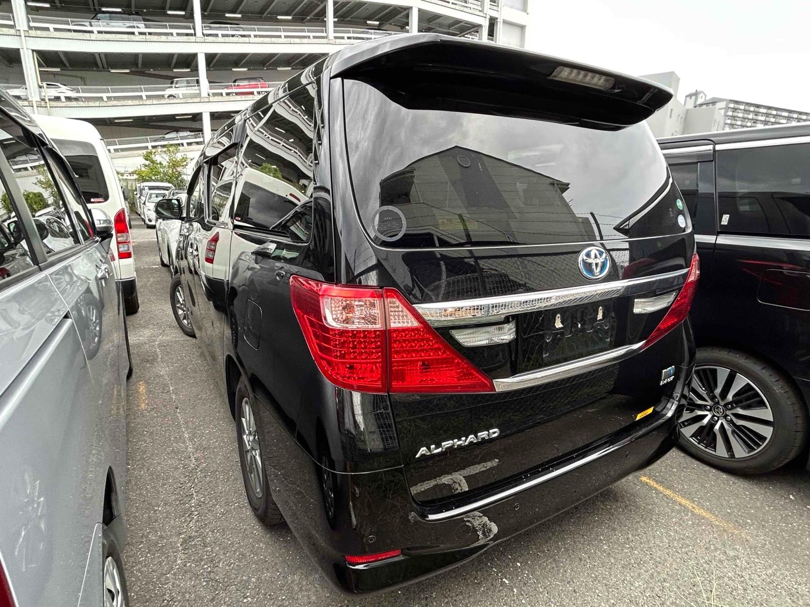 TOYOTA ALPHARD HYBRID X 4WD Image 10