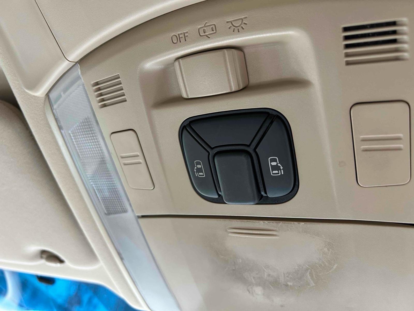 TOYOTA ALPHARD HYBRID X 4WD Image 13